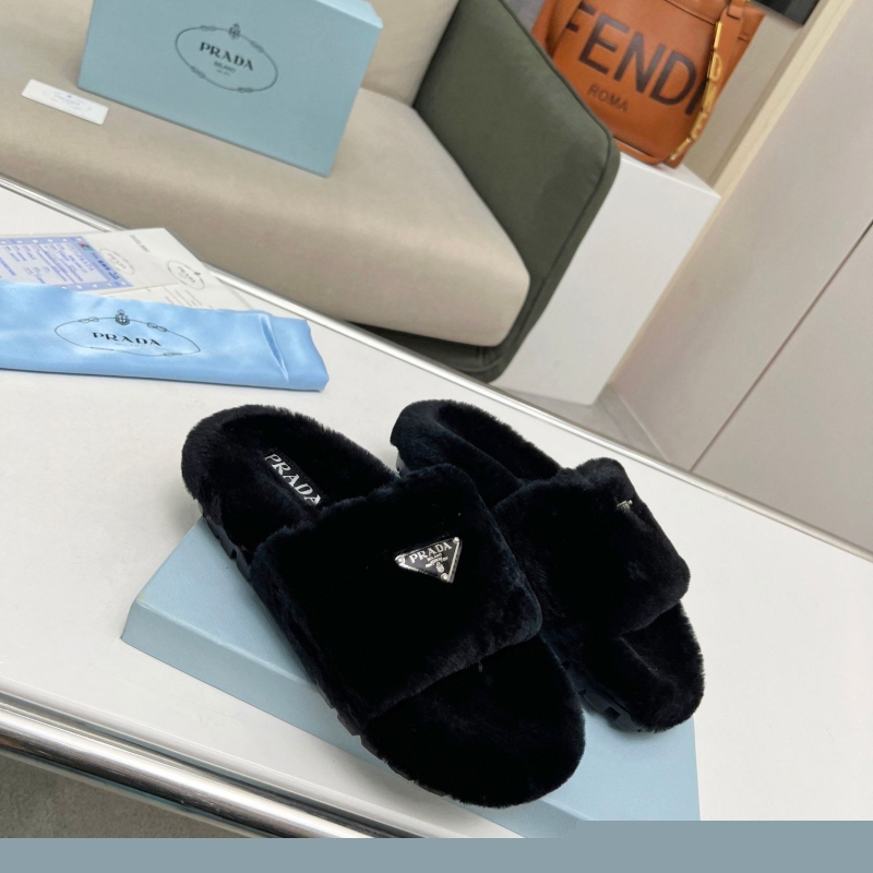 Pra*a slippers